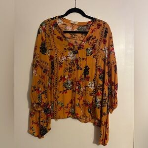 And the why YELLOW MUSTARD FLORAL TUNIC TOP. Size m